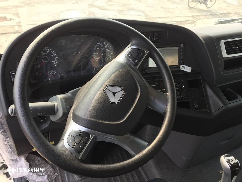 底盘低到可以“贴地飞行”,还可以挂两节车厢,这款汕德卡载货车牛X了! - 第7张 - 提加商用车网 底盘低到可以“贴地飞行”,还可以挂两节车厢,这款汕德卡载货车牛X了! - 第7张