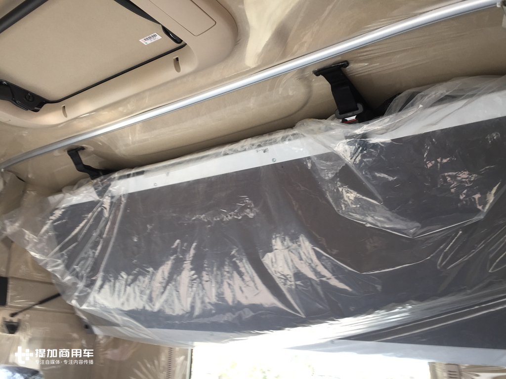 底盘低到可以“贴地飞行”,还可以挂两节车厢,这款汕德卡载货车牛X了! - 第12张 - 提加商用车网 底盘低到可以“贴地飞行”,还可以挂两节车厢,这款汕德卡载货车牛X了! - 第12张