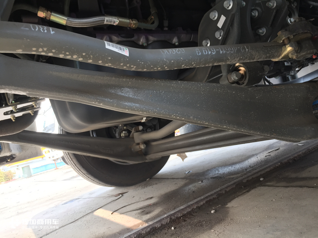 底盘低到可以“贴地飞行”,还可以挂两节车厢,这款汕德卡载货车牛X了! - 第16张 - 提加商用车网 底盘低到可以“贴地飞行”,还可以挂两节车厢,这款汕德卡载货车牛X了! - 第16张