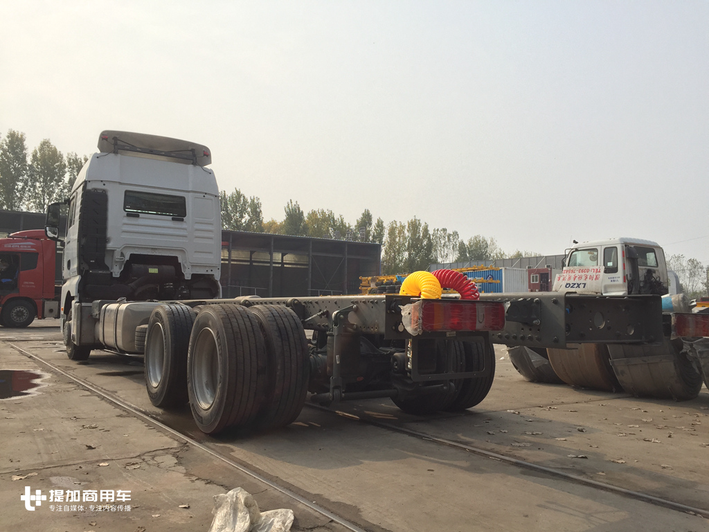 底盘低到可以“贴地飞行”,还可以挂两节车厢,这款汕德卡载货车牛X了! - 第23张 - 提加商用车网 底盘低到可以“贴地飞行”,还可以挂两节车厢,这款汕德卡载货车牛X了! - 第23张