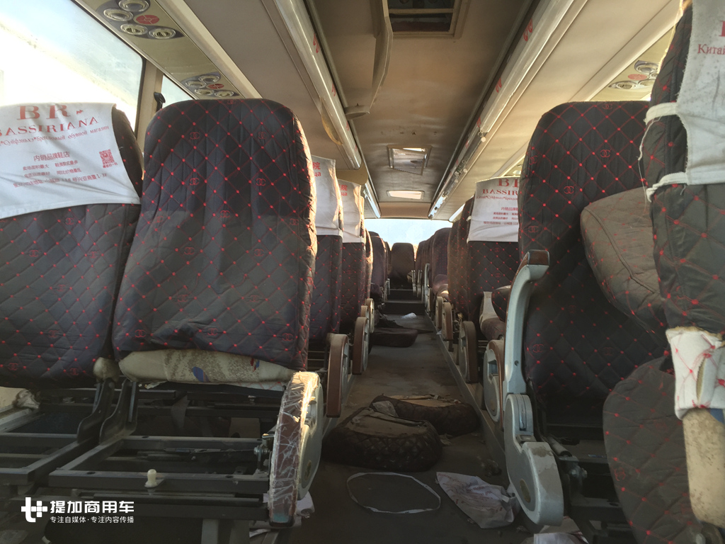 又是一个时代的经典客车，中俄线路退役的厦门金龙天剑3轴大巴实拍 - 第9张