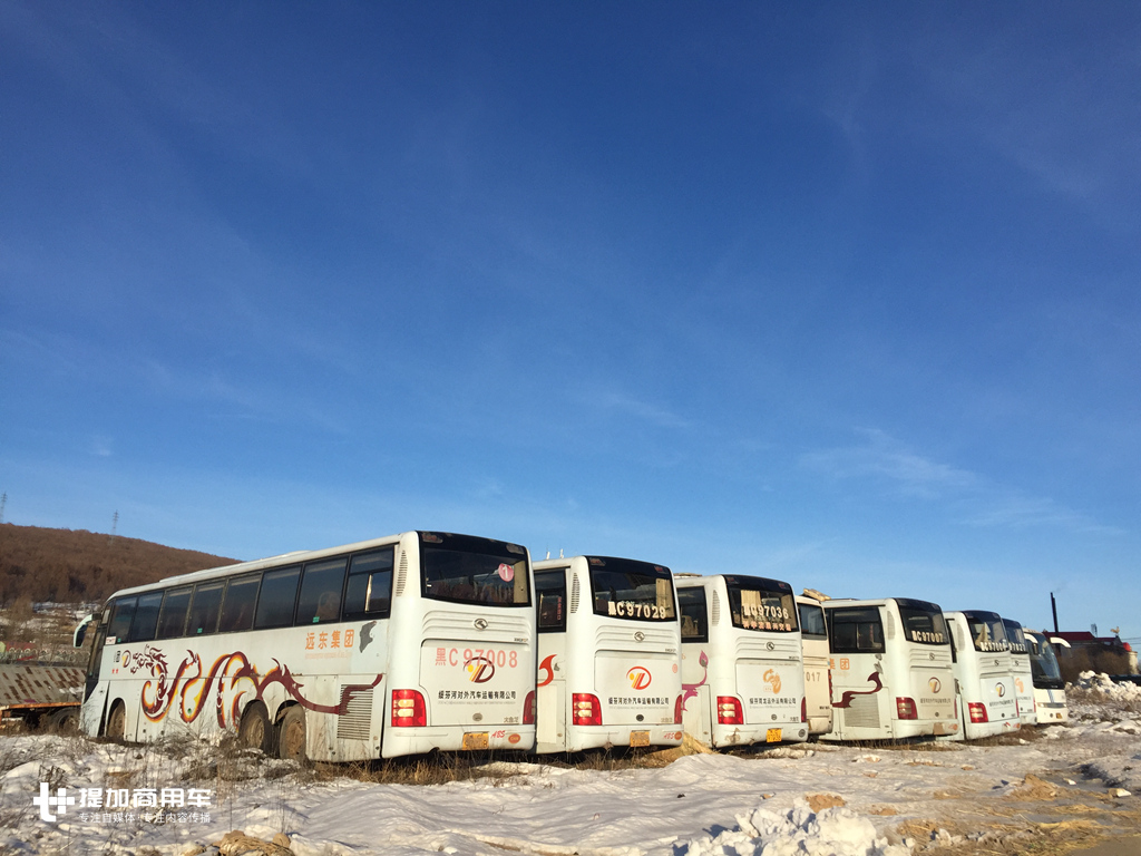 独家 又是一个时代的经典客车 中俄线路退役的厦门金龙天剑3轴大巴实拍 提加商用车网