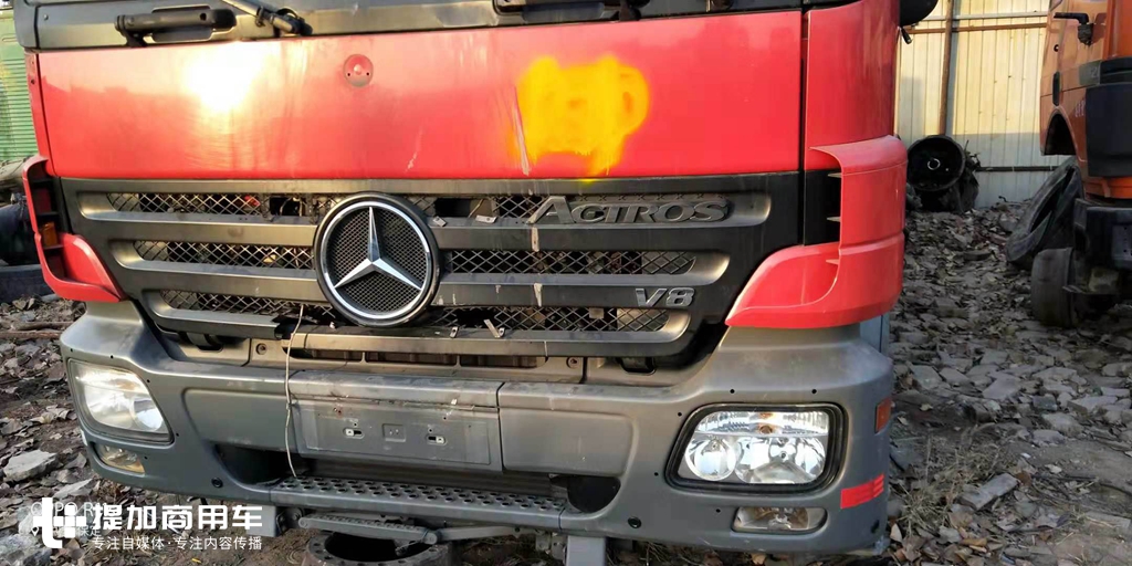 致敬默默身退的 烈火战车 13年前的v8动力奔驰退役消防车实拍 提加商用车网
