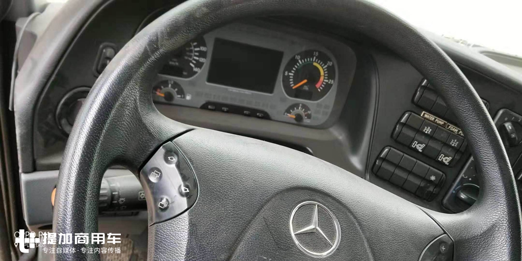 致敬默默身退的“烈火战车”,13年前的V8动力奔驰退役消防车实拍 - 第6张 - 提加商用车网 致敬默默身退的“烈火战车”,13年前的V8动力奔驰退役消防车实拍 - 第6张