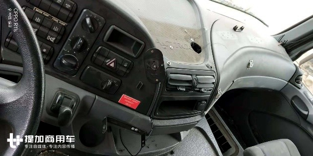 致敬默默身退的“烈火战车”,13年前的V8动力奔驰退役消防车实拍 - 第7张 - 提加商用车网 致敬默默身退的“烈火战车”,13年前的V8动力奔驰退役消防车实拍 - 第7张