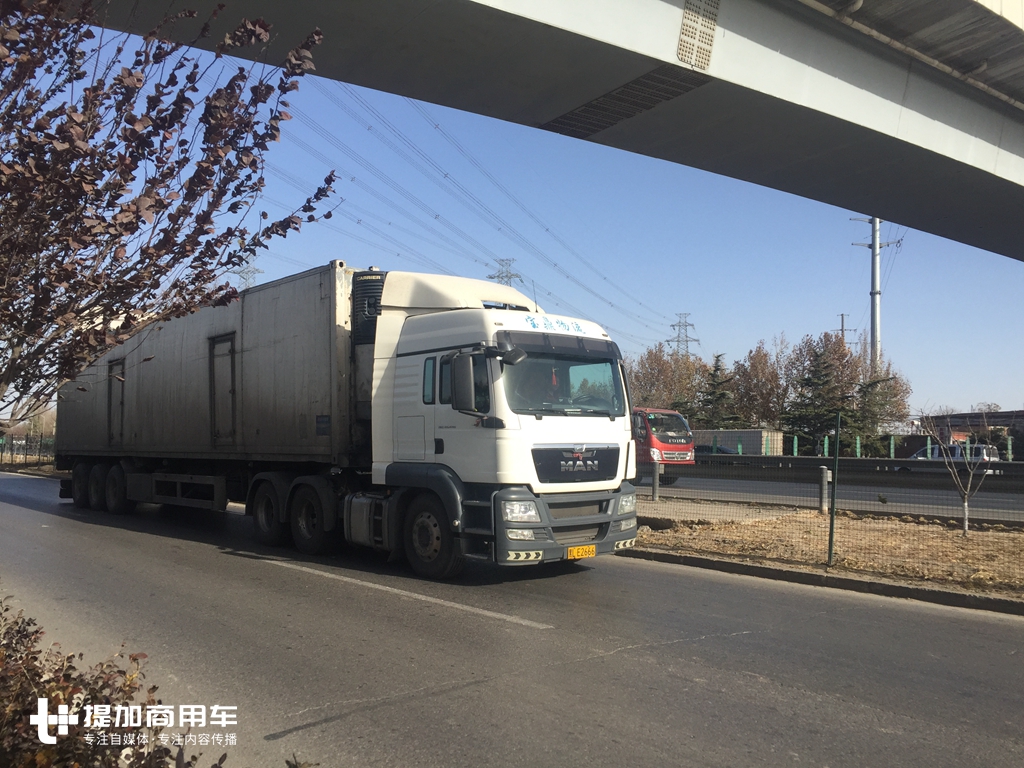 斯堪尼亚,沃尔沃、曼恩,在北京新发地逛了一圈发现尽是高端卡车 - 第4张 - 提加商用车网 斯堪尼亚,沃尔沃、曼恩,在北京新发地逛了一圈发现尽是高端卡车 - 第4张