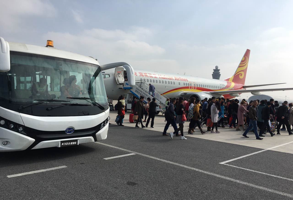 助力航空业零排放,比亚迪获深圳机场首批纯电动摆渡车订单 - 第2张 - 提加商用车网 助力航空业零排放,比亚迪获深圳机场首批纯电动摆渡车订单 - 第2张
