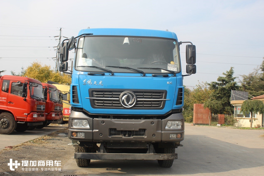 海蓝色涂装,承载力更强?带您见识全新东风天龙KC渣土自卸车 - 第2张 - 提加商用车网 海蓝色涂装,承载力更强?带您见识全新东风天龙KC渣土自卸车 - 第2张