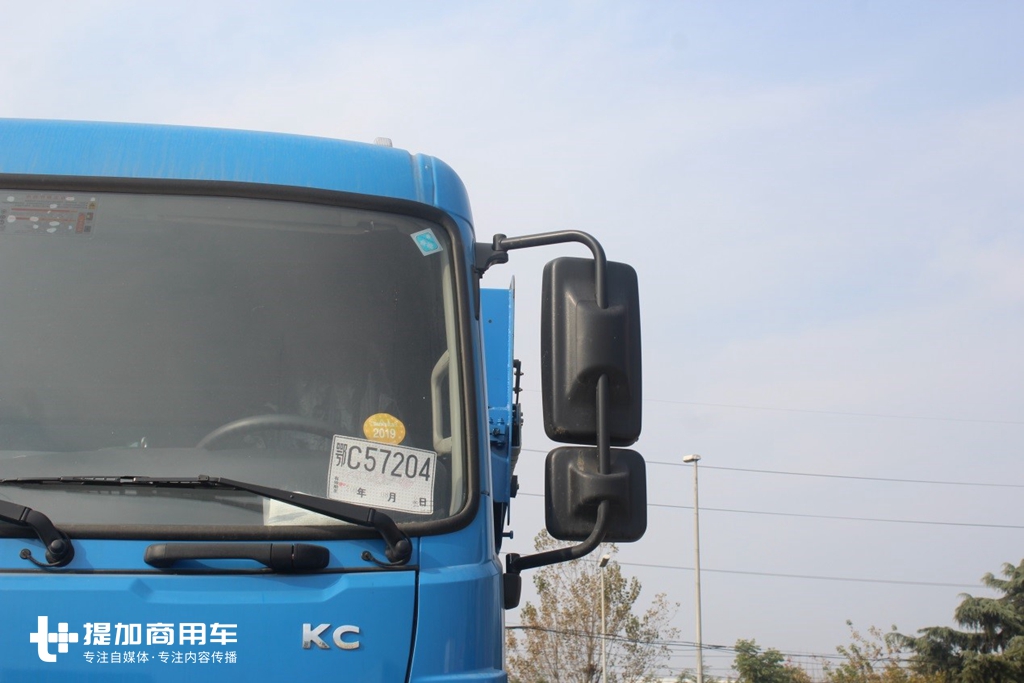 海蓝色涂装,承载力更强?带您见识全新东风天龙KC渣土自卸车 - 第3张 - 提加商用车网 海蓝色涂装,承载力更强?带您见识全新东风天龙KC渣土自卸车 - 第3张