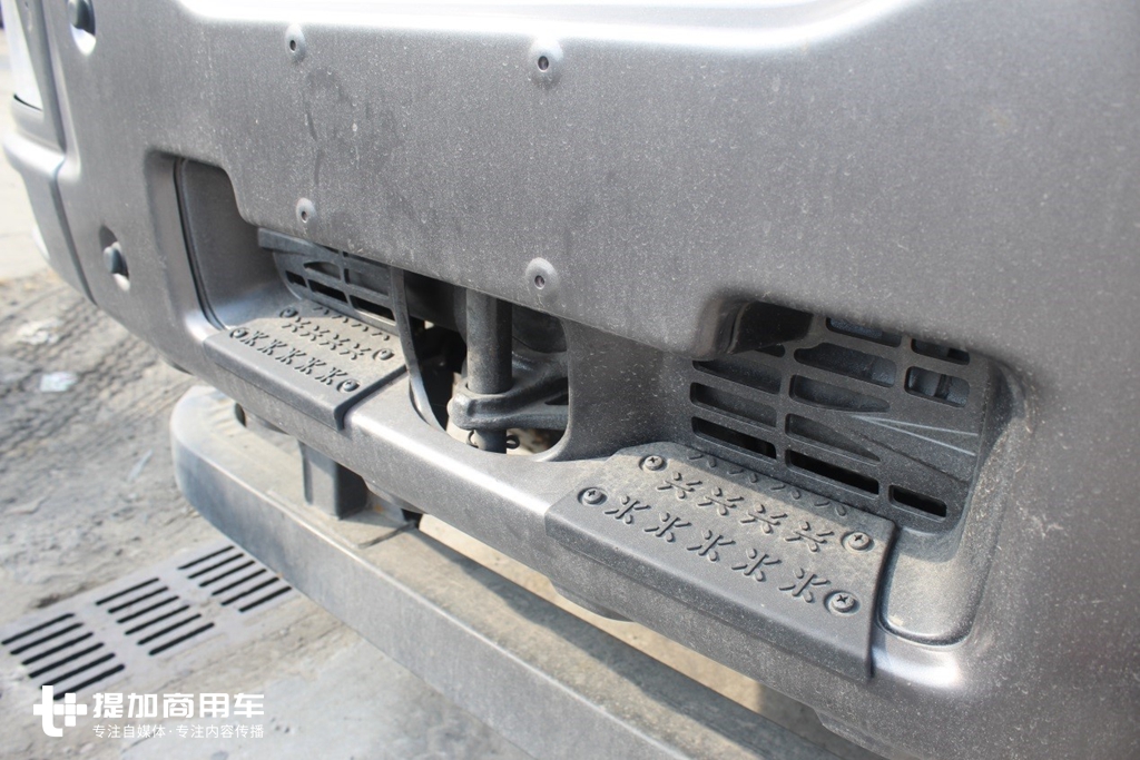 海蓝色涂装,承载力更强?带您见识全新东风天龙KC渣土自卸车 - 第5张 - 提加商用车网 海蓝色涂装,承载力更强?带您见识全新东风天龙KC渣土自卸车 - 第5张