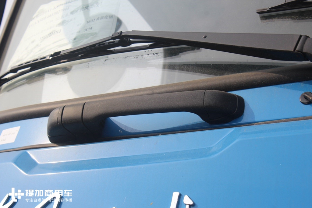 海蓝色涂装,承载力更强?带您见识全新东风天龙KC渣土自卸车 - 第6张 - 提加商用车网 海蓝色涂装,承载力更强?带您见识全新东风天龙KC渣土自卸车 - 第6张