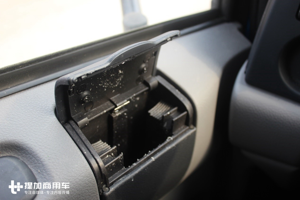 海蓝色涂装,承载力更强?带您见识全新东风天龙KC渣土自卸车 - 第11张 - 提加商用车网 海蓝色涂装,承载力更强?带您见识全新东风天龙KC渣土自卸车 - 第11张