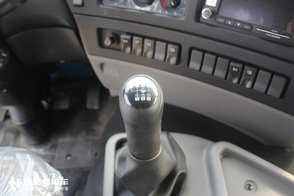 海蓝色涂装,承载力更强?带您见识全新东风天龙KC渣土自卸车 - 第19张 - 提加商用车网 海蓝色涂装,承载力更强?带您见识全新东风天龙KC渣土自卸车 - 第19张