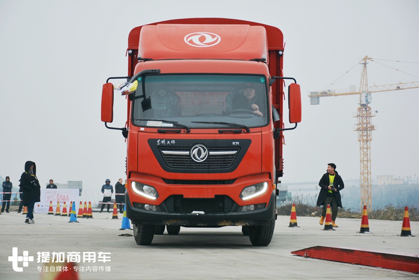不到30岁小伙免费开走东风新天龙,2018东风天龙卡车驾驶员大赛落幕 - 第8张 - 提加商用车网 不到30岁小伙免费开走东风新天龙,2018东风天龙卡车驾驶员大赛落幕 - 第8张