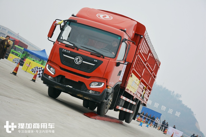 不到30岁小伙免费开走东风新天龙,2018东风天龙卡车驾驶员大赛落幕 - 第9张 - 提加商用车网 不到30岁小伙免费开走东风新天龙,2018东风天龙卡车驾驶员大赛落幕 - 第9张