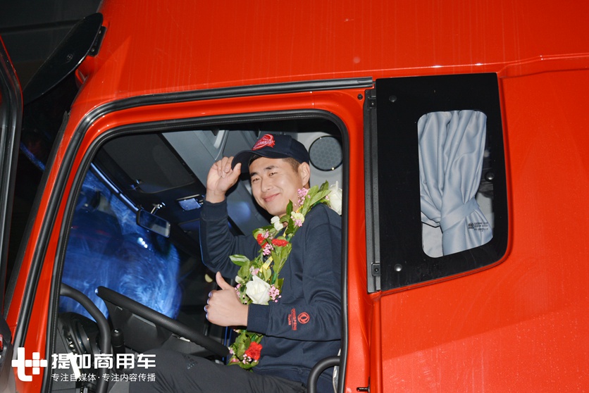 不到30岁小伙免费开走东风新天龙，2018东风天龙卡车驾驶员大赛落幕 - 第13张