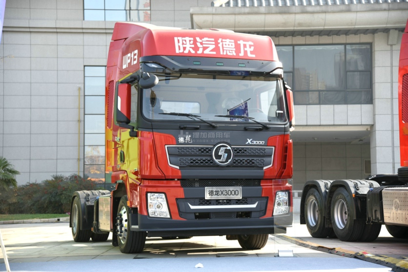 国六排放580马力，还可以多拉货？带您见识陕汽最新亮相的低底盘牵引车 - 第1张