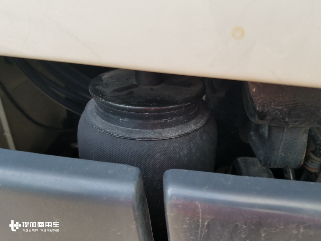 德国曼恩TGX最高配卡车，被国内车企买回来闲置8年，原因大家都懂 - 第5张