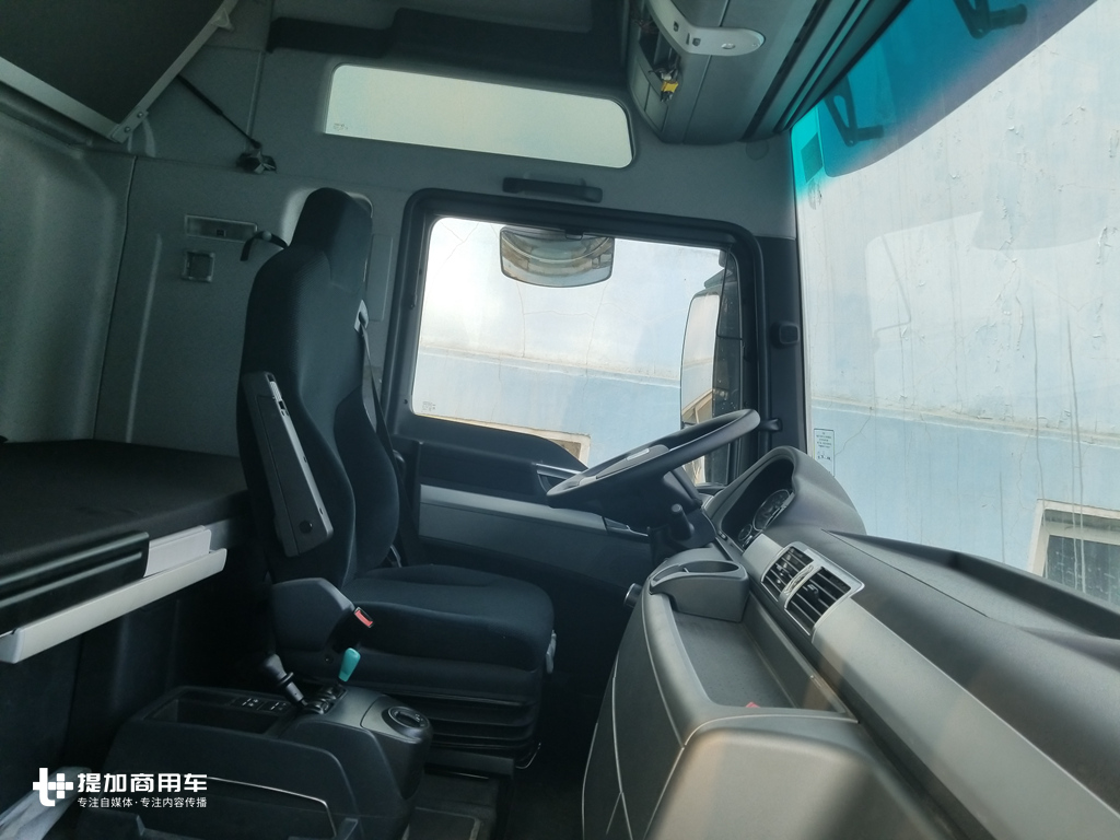 德国曼恩TGX最高配卡车，被国内车企买回来闲置8年，原因大家都懂 - 第13张