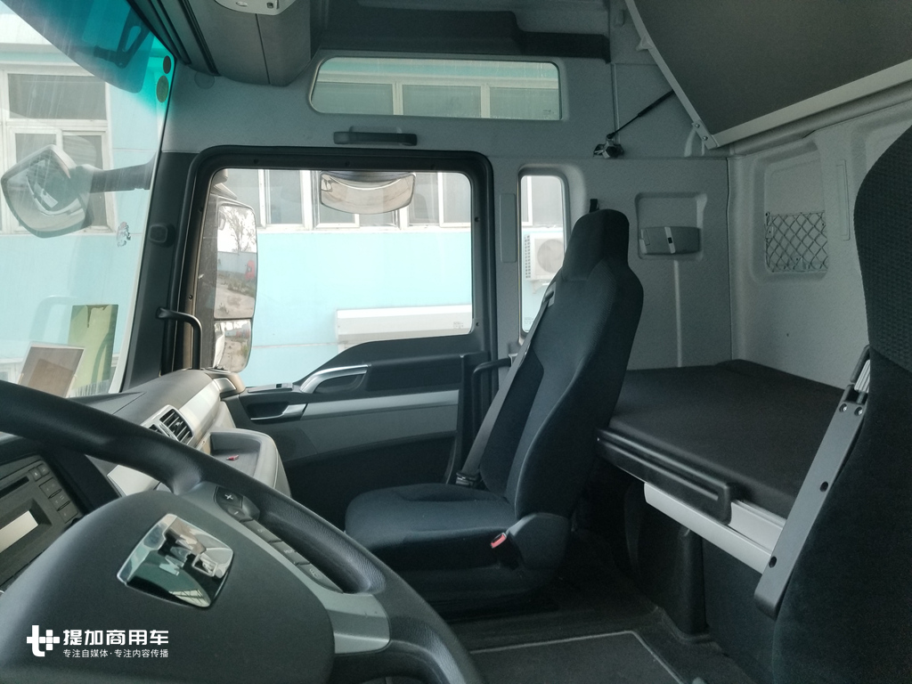 德国曼恩TGX最高配卡车，被国内车企买回来闲置8年，原因大家都懂 - 第14张