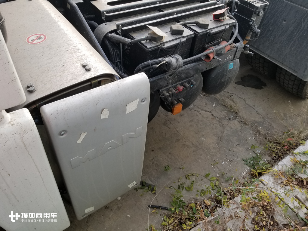 德国曼恩TGX最高配卡车，被国内车企买回来闲置8年，原因大家都懂 - 第18张