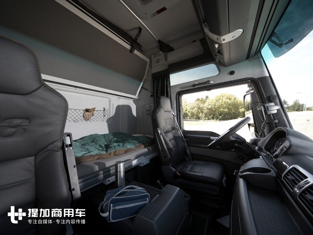 德国曼恩TGX最高配卡车，被国内车企买回来闲置8年，原因大家都懂 - 第15张