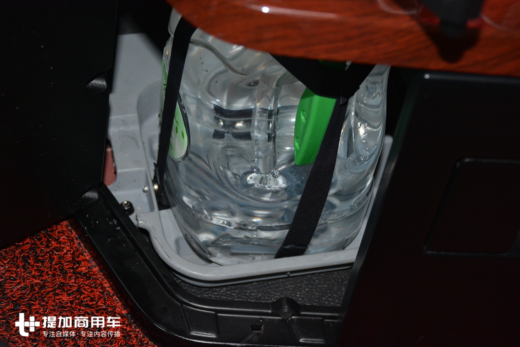 把厨房搬上卡车,困扰卡车司机多年的车上吃饭问题,解放终于下手解决了 - 第3张 - 提加商用车网 把厨房搬上卡车,困扰卡车司机多年的车上吃饭问题,解放终于下手解决了 - 第3张