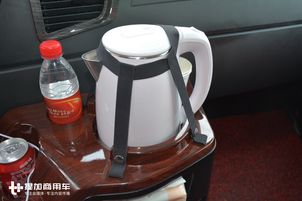 把厨房搬上卡车,困扰卡车司机多年的车上吃饭问题,解放终于下手解决了 - 第7张 - 提加商用车网 把厨房搬上卡车,困扰卡车司机多年的车上吃饭问题,解放终于下手解决了 - 第7张