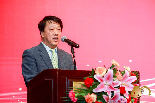 闪耀40年卡客车“双子星”同频共振创辉煌 - 第2张