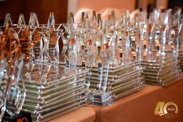 闪耀40年卡客车“双子星”同频共振创辉煌 - 第3张