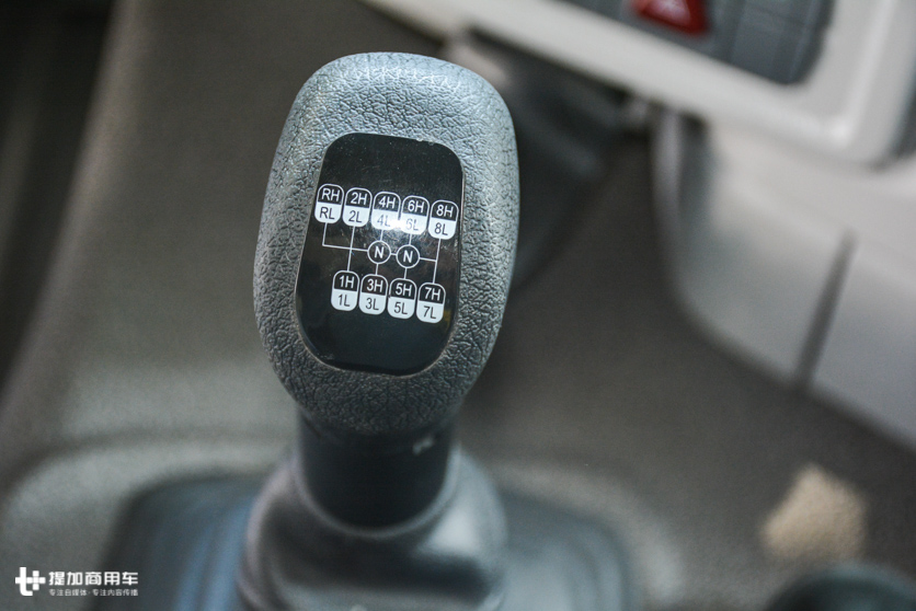 560马力国六排放发动机 采埃孚16挡变速箱,底盘性能再进化