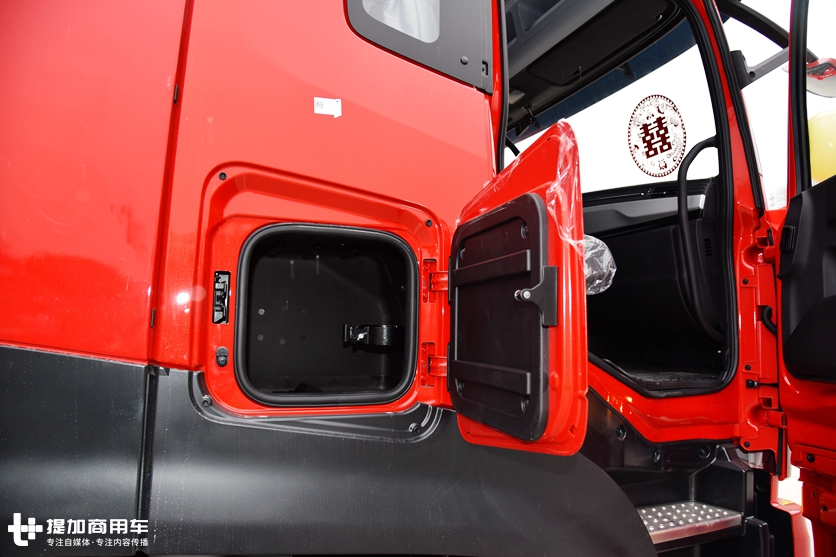 畅销10年后终于迎来大改款，先带您看下沃尔沃技术升级下的新天龙到底如何 - 第4张