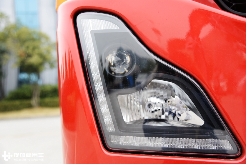 畅销10年后终于迎来大改款，先带您看下沃尔沃技术升级下的新天龙到底如何 - 第6张