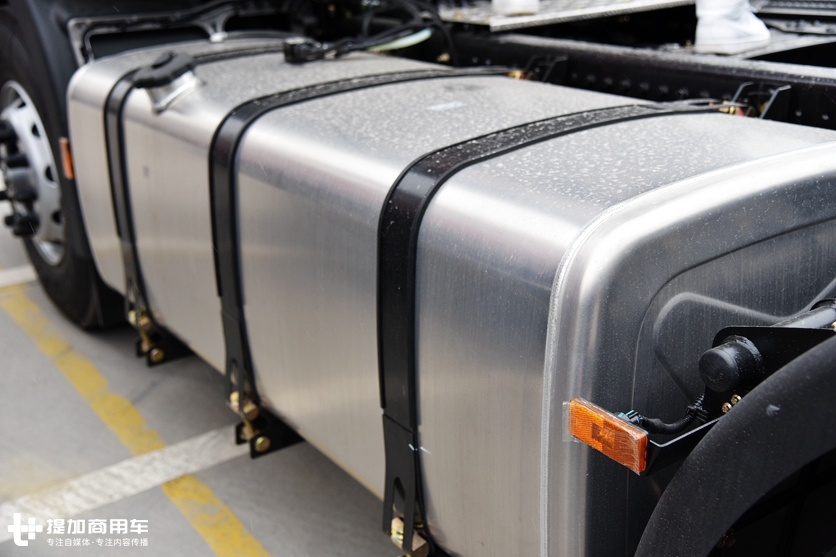 畅销10年后终于迎来大改款，先带您看下沃尔沃技术升级下的新天龙到底如何 - 第17张