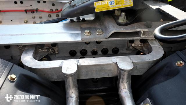 采用铝合金车架的重卡见过吗?可能是最轻的国产6X4牵引车诞生 - 第5张 - 提加商用车网 采用铝合金车架的重卡见过吗?可能是最轻的国产6X4牵引车诞生 - 第5张