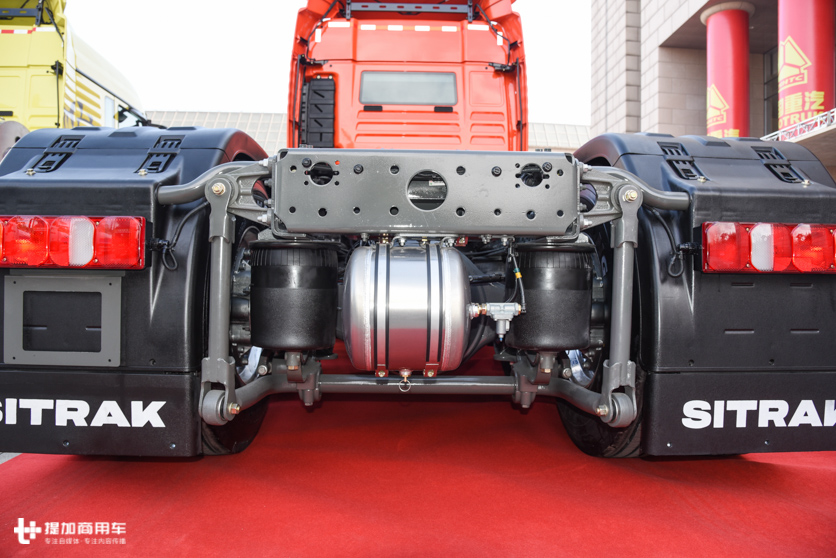 自动挡、液力缓速器、空气悬架全都有,2019款重汽汕德卡实拍 - 第8张 - 提加商用车网 自动挡、液力缓速器、空气悬架全都有,2019款重汽汕德卡实拍 - 第8张