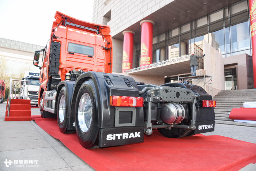 自动挡、液力缓速器、空气悬架全都有,2019款重汽汕德卡实拍 - 第2张 - 提加商用车网 自动挡、液力缓速器、空气悬架全都有,2019款重汽汕德卡实拍 - 第2张