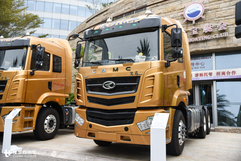 老款车型换新内饰,低地板LNG牵引车抢眼,2019年华菱商务大会车型抢先看 - 第3张 - 提加商用车网 老款车型换新内饰,低地板LNG牵引车抢眼,2019年华菱商务大会车型抢先看 - 第3张