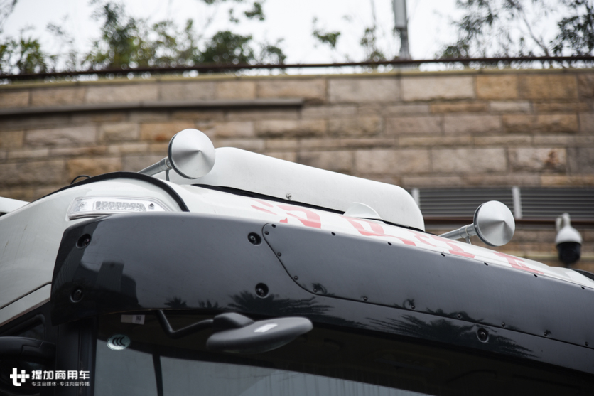 老款车型换新内饰,低地板LNG牵引车抢眼,2019年华菱商务大会车型抢先看 - 第8张 - 提加商用车网 老款车型换新内饰,低地板LNG牵引车抢眼,2019年华菱商务大会车型抢先看 - 第8张