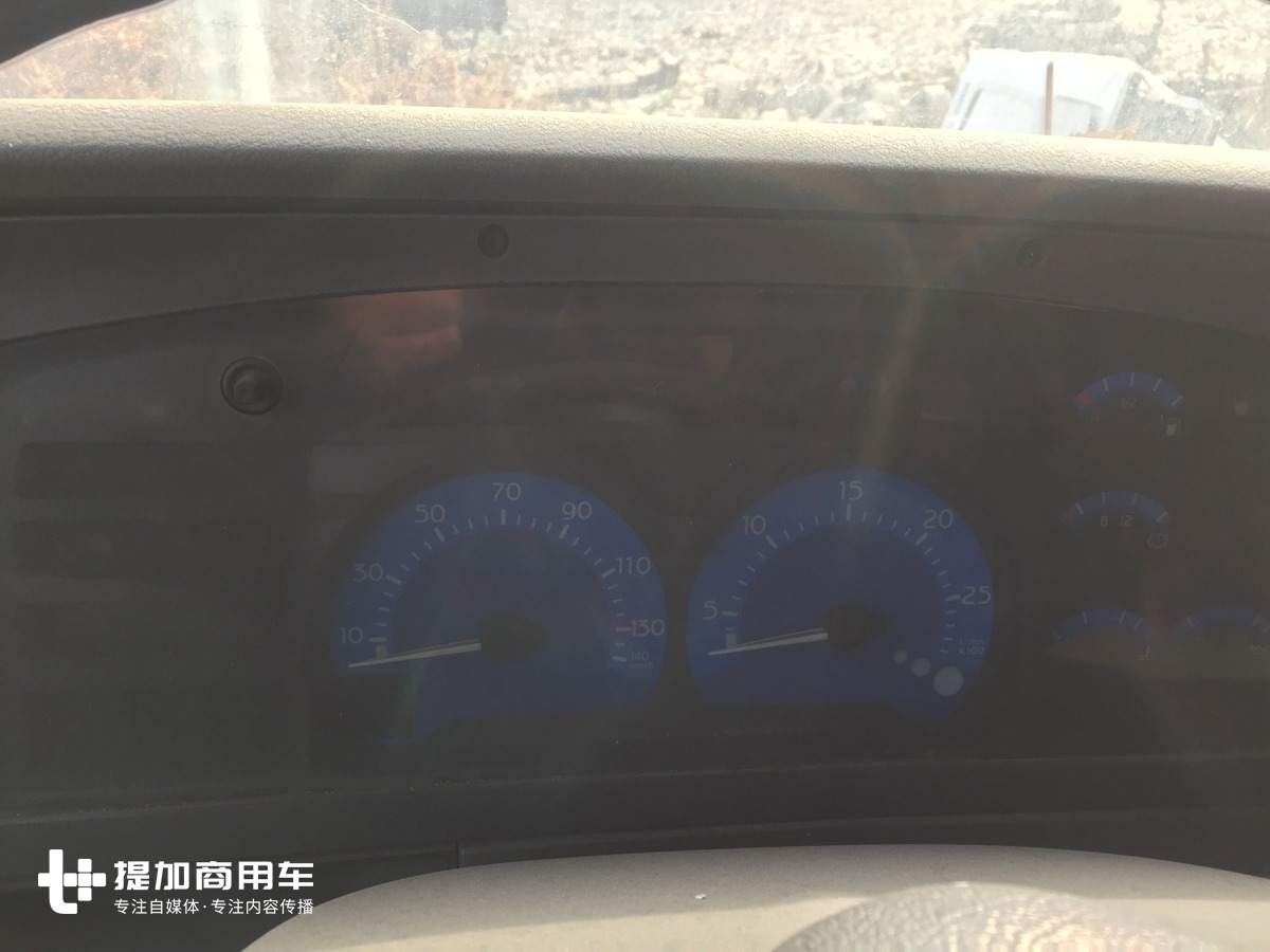 雷诺上世纪90年代末推出的一款卡车,名字叫克拉斯(Kerax),牛不牛逼?你自己看! - 第14张 - 提加商用车网 雷诺上世纪90年代末推出的一款卡车,名字叫克拉斯(Kerax),牛不牛逼?你自己看! - 第14张