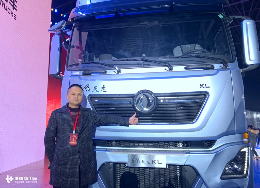 仅高配版天龙旗舰就一口气买了40辆，带您见识东风卡车25年的铁杆粉丝 - 第1张