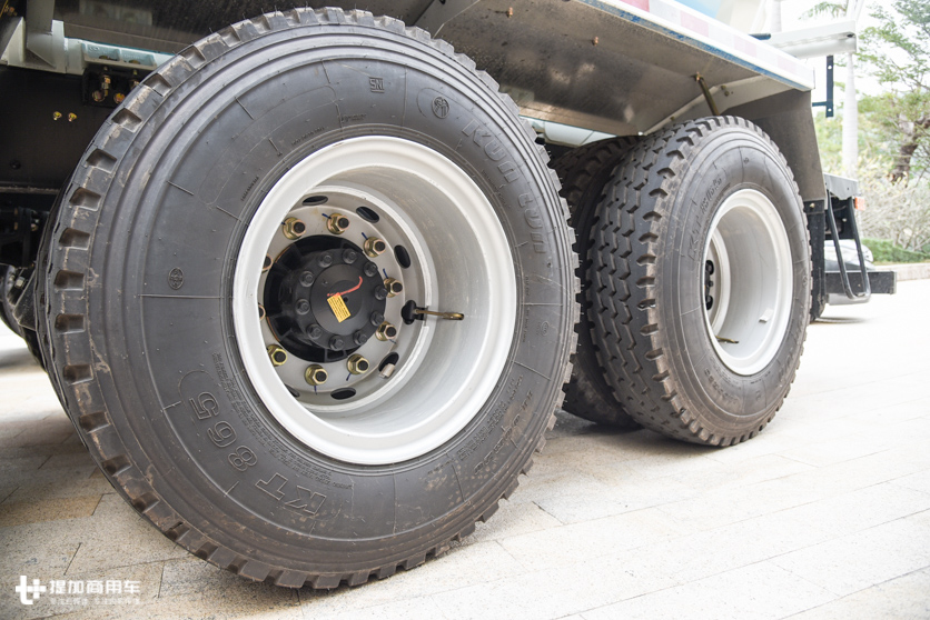 用了15年的内饰终于改款,加入车载冰箱可选,带您看华菱重卡新内饰搅拌车 - 第28张 - 提加商用车网 用了15年的内饰终于改款,加入车载冰箱可选,带您看华菱重卡新内饰搅拌车 - 第28张