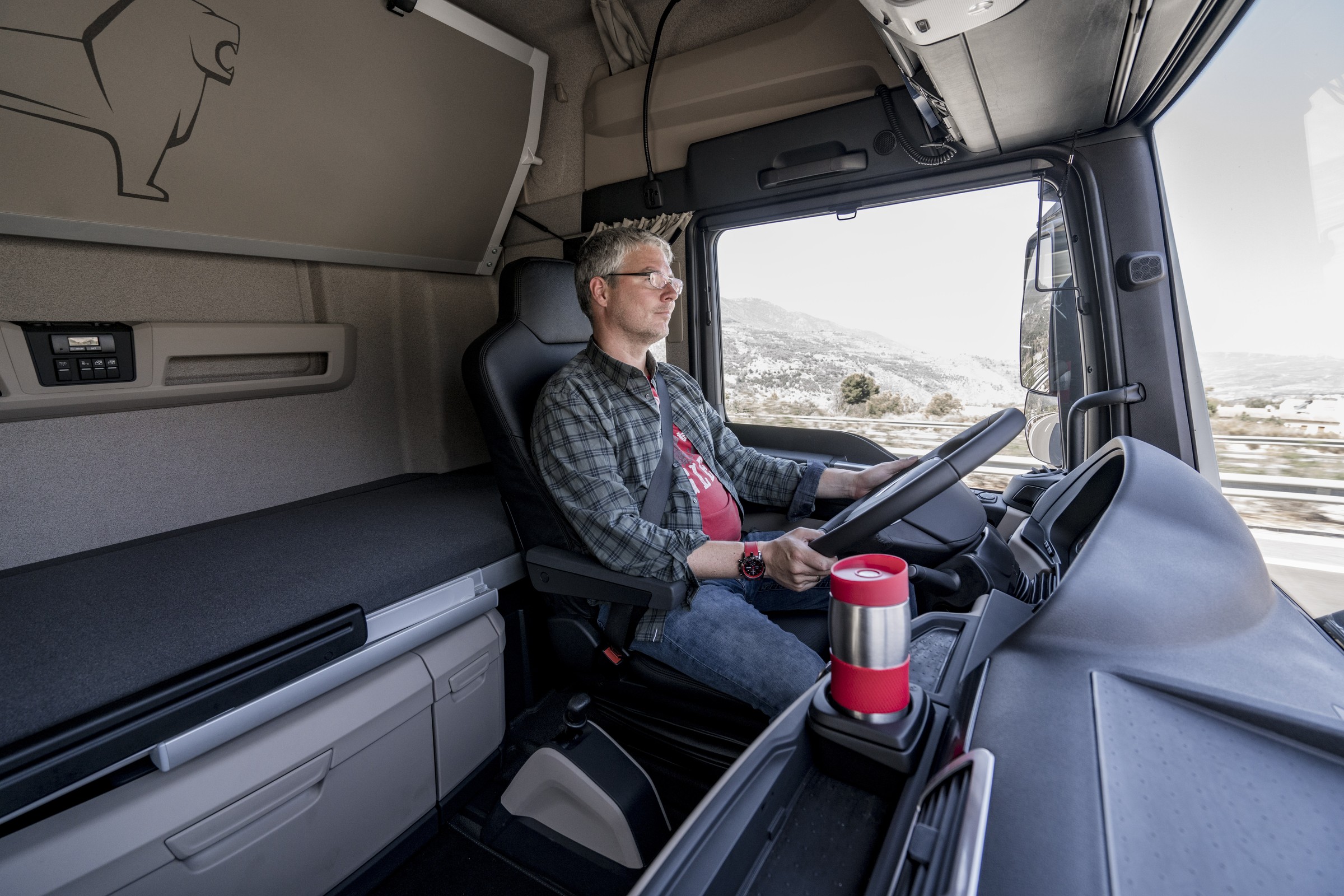 内饰细节改进变速箱大升级2019款曼恩国内在售卡车已同步欧洲配置