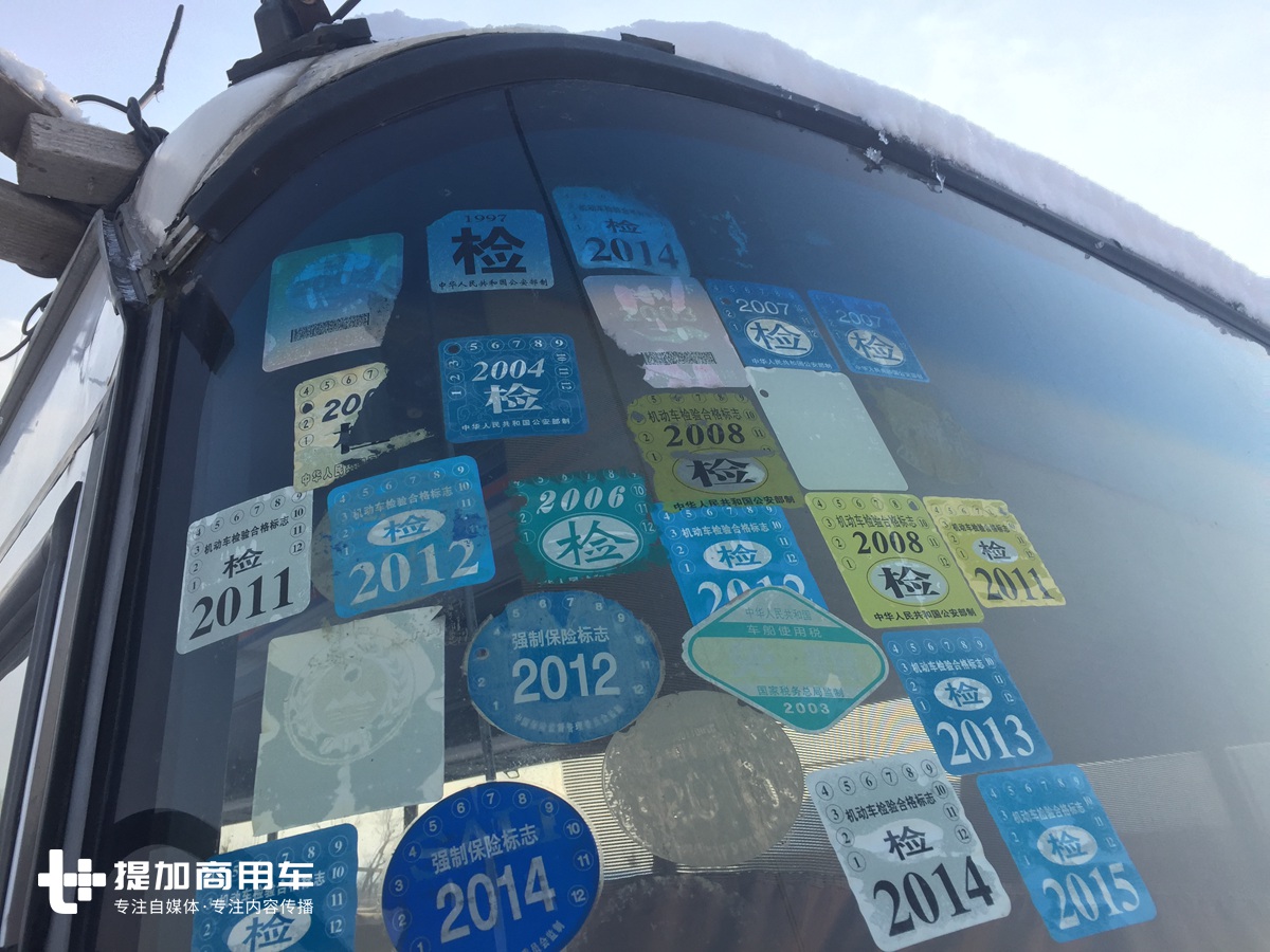 还挂着保时捷马标？这辆23年前的国产大巴配置豪华的让人不敢想象 - 第8张