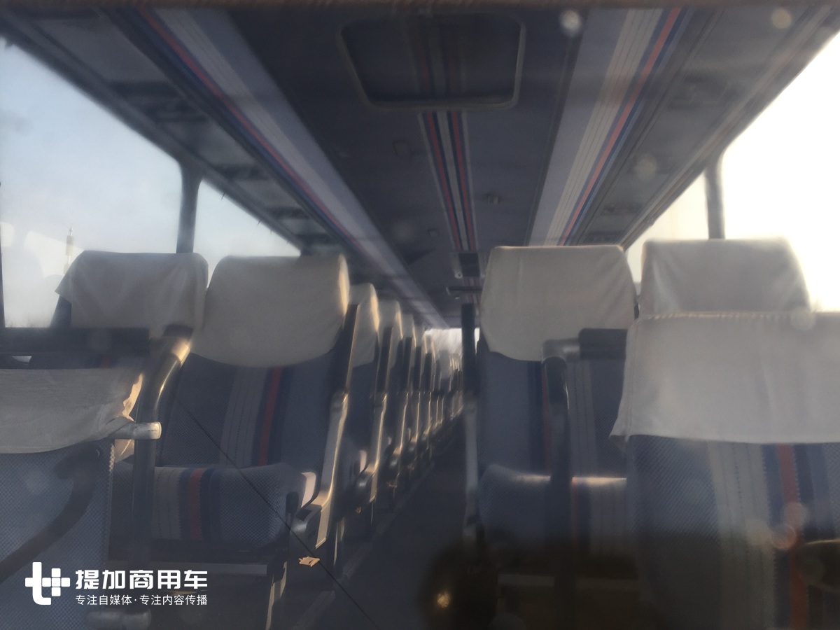 还挂着保时捷马标？这辆23年前的国产大巴配置豪华的让人不敢想象 - 第17张