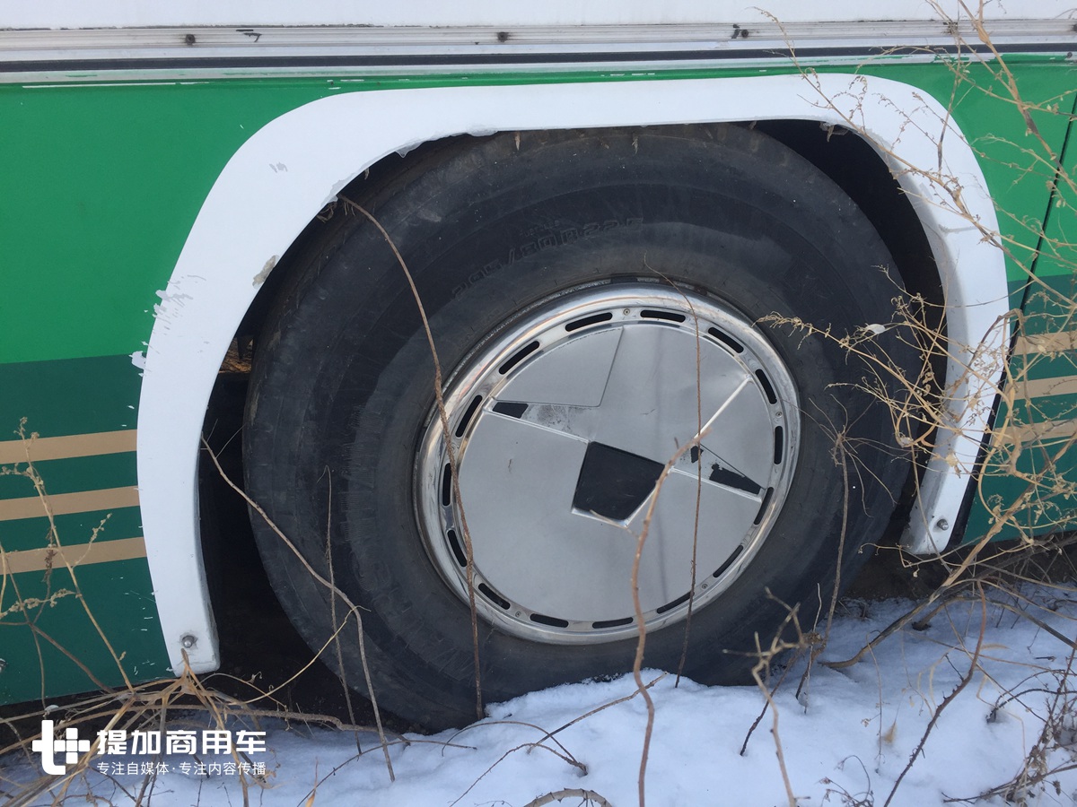 还挂着保时捷马标？这辆23年前的国产大巴配置豪华的让人不敢想象 - 第20张