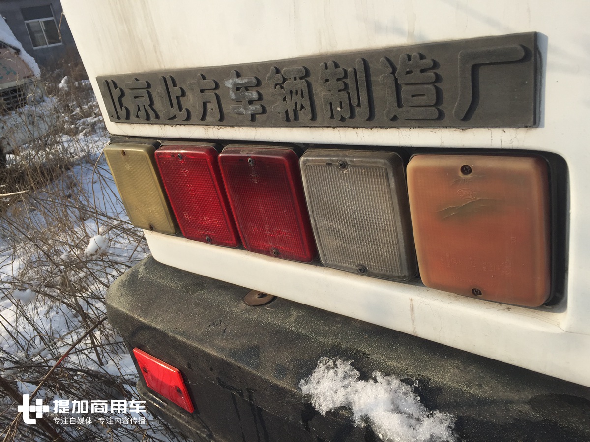 还挂着保时捷马标？这辆23年前的国产大巴配置豪华的让人不敢想象 - 第23张