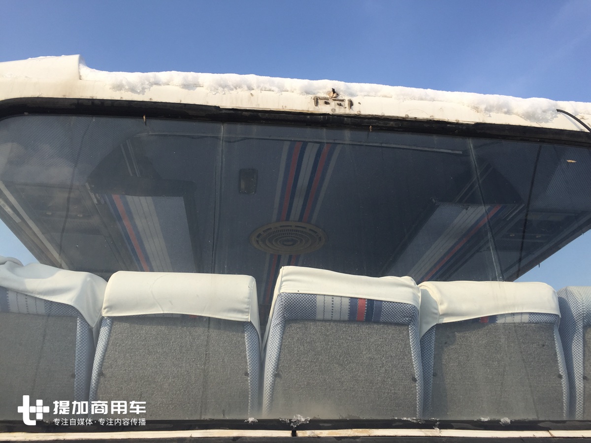 还挂着保时捷马标？这辆23年前的国产大巴配置豪华的让人不敢想象 - 第27张