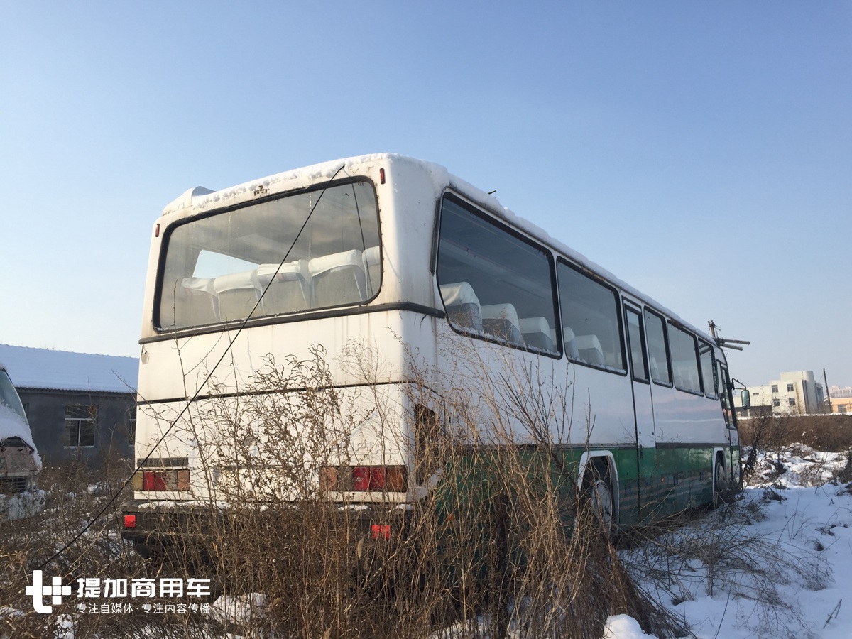 还挂着保时捷马标？这辆23年前的国产大巴配置豪华的让人不敢想象 - 第28张