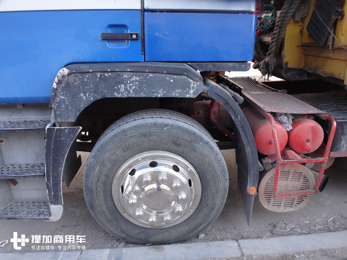 德龙F2000的原型车,带您见识一辆30多年车龄的曼恩F90牵引车 - 第13张 - 提加商用车网 德龙F2000的原型车,带您见识一辆30多年车龄的曼恩F90牵引车 - 第13张